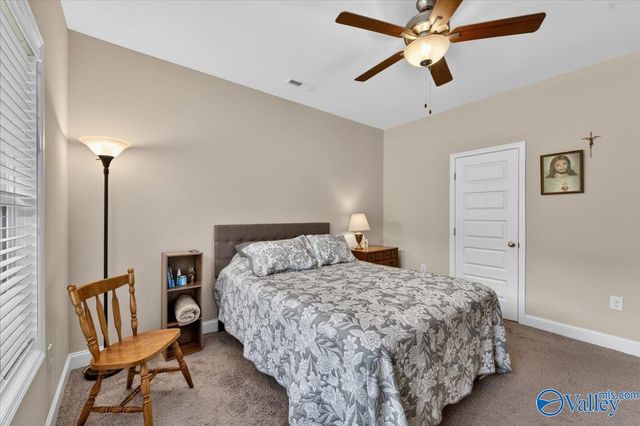 4010 Rockland Circle, Owens Cross Roads, AL 35763