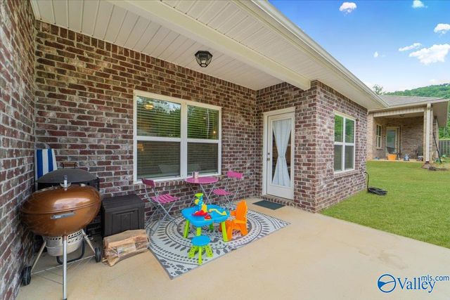 4010 Rockland Circle, Owens Cross Roads, AL 35763