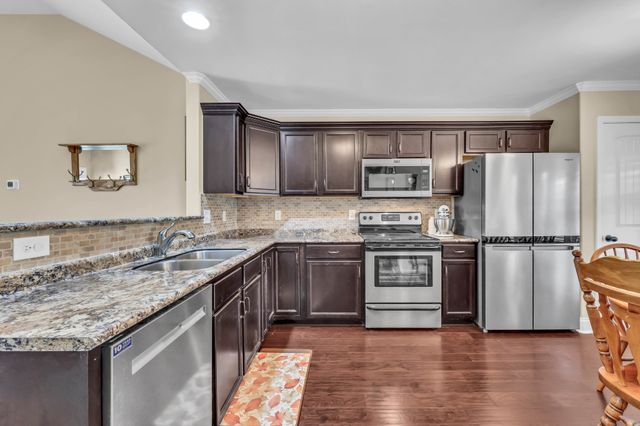 3027 Outfitters Dr, Clarksville, TN 37040