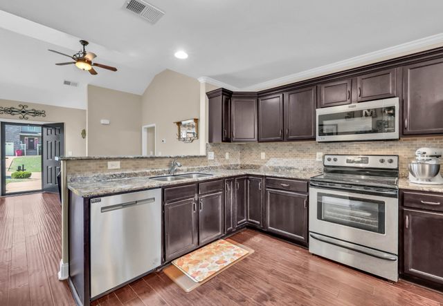 3027 Outfitters Dr, Clarksville, TN 37040