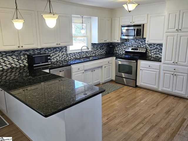 14 Fernwood Drive, Taylors, SC 29687