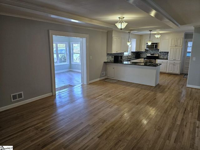 14 Fernwood Drive, Taylors, SC 29687