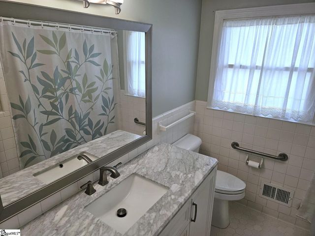 14 Fernwood Drive, Taylors, SC 29687