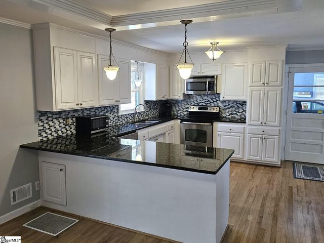 14 Fernwood Drive, Taylors, SC 29687