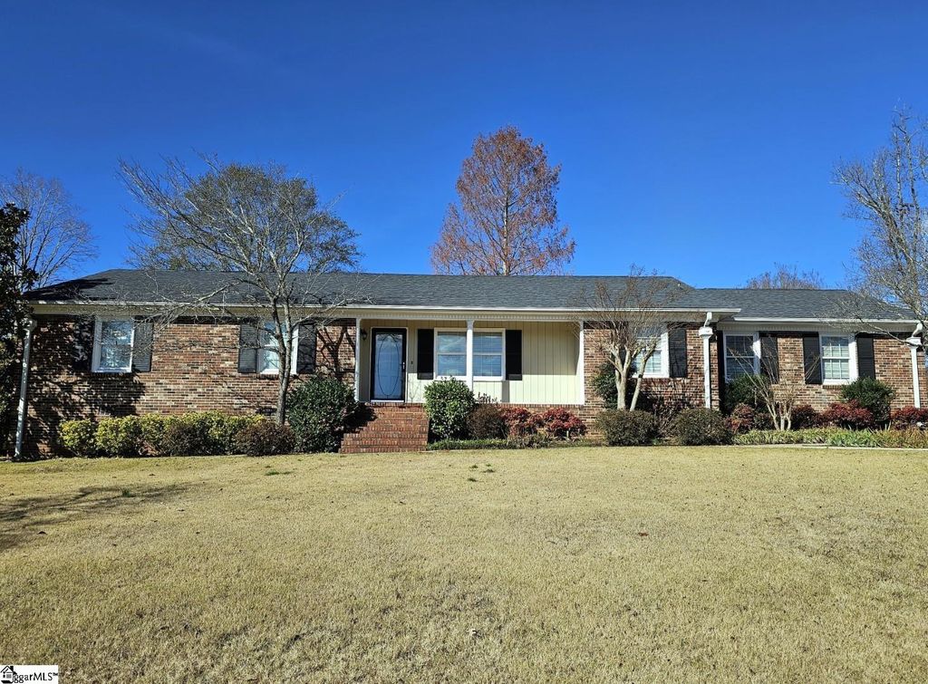 14 Fernwood Drive, Taylors, SC 29687