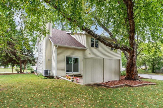 2 Cottonwood Circle, Madison, WI 53704