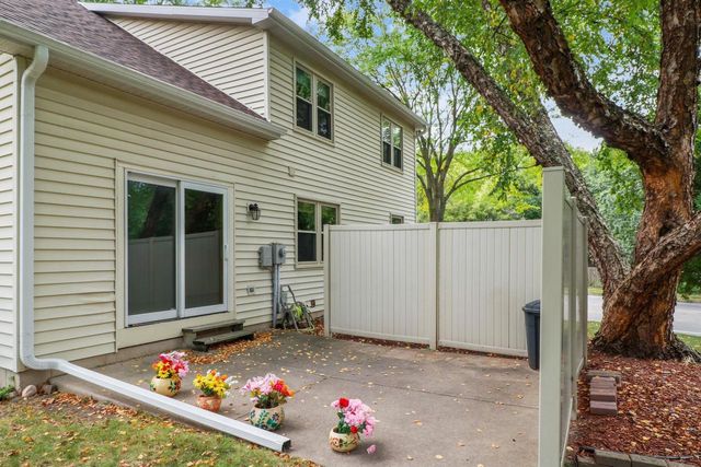 2 Cottonwood Circle, Madison, WI 53704