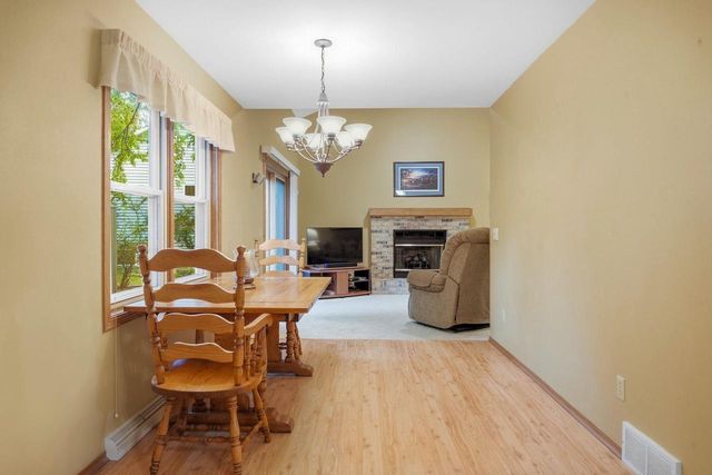2 Cottonwood Circle, Madison, WI 53704