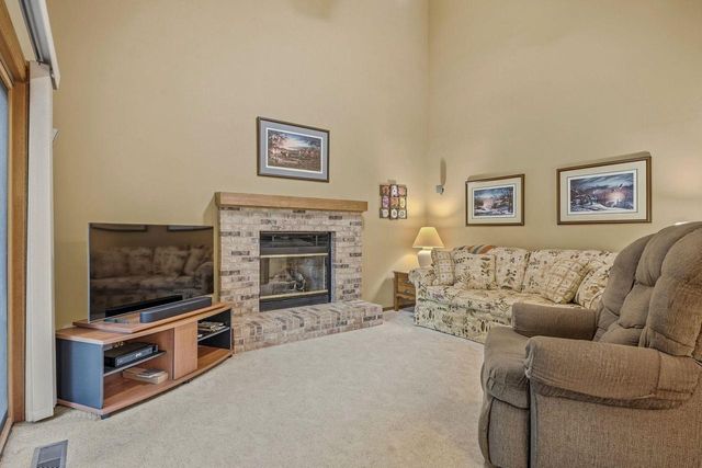 2 Cottonwood Circle, Madison, WI 53704