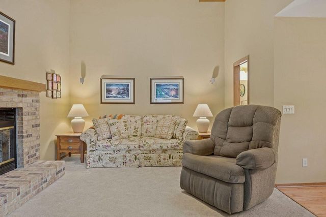 2 Cottonwood Circle, Madison, WI 53704