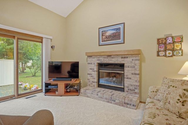2 Cottonwood Circle, Madison, WI 53704