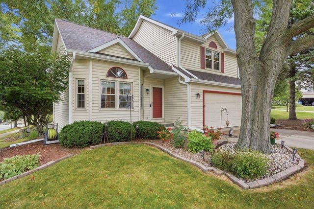 2 Cottonwood Circle, Madison, WI 53704