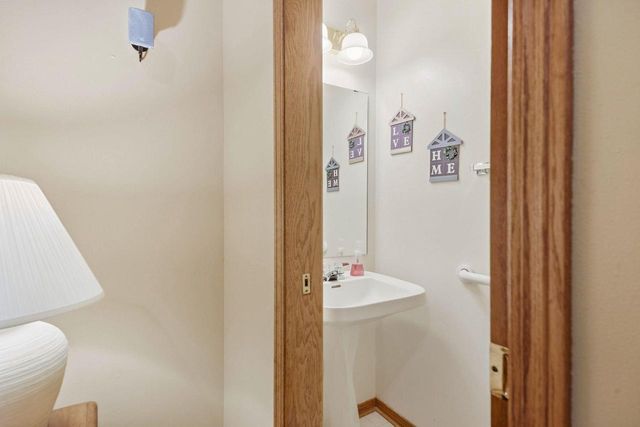 2 Cottonwood Circle, Madison, WI 53704