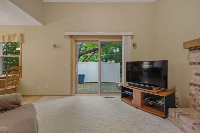 2 Cottonwood Circle, Madison, WI 53704