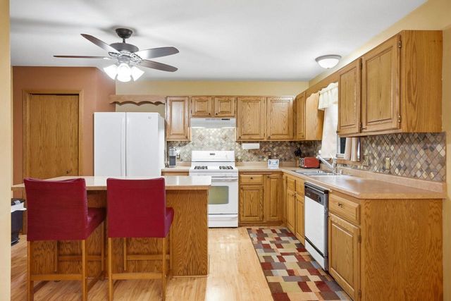2 Cottonwood Circle, Madison, WI 53704