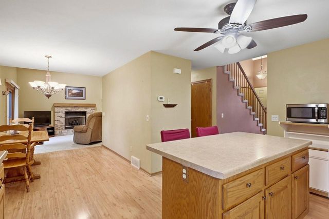 2 Cottonwood Circle, Madison, WI 53704
