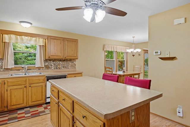 2 Cottonwood Circle, Madison, WI 53704