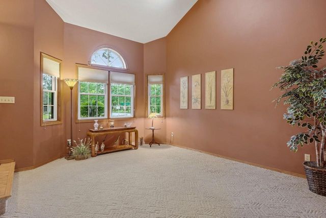 2 Cottonwood Circle, Madison, WI 53704