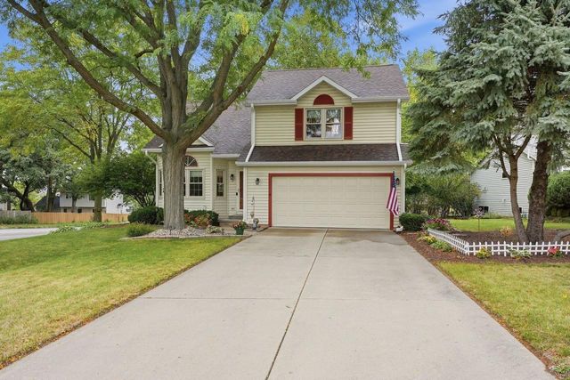 2 Cottonwood Circle, Madison, WI 53704