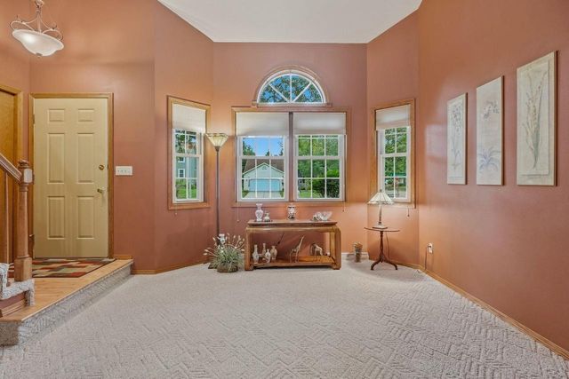2 Cottonwood Circle, Madison, WI 53704