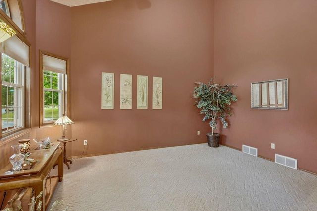2 Cottonwood Circle, Madison, WI 53704