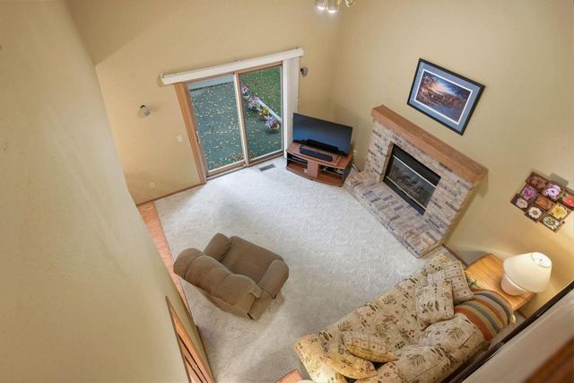 2 Cottonwood Circle, Madison, WI 53704