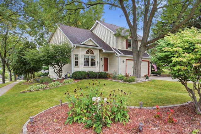 2 Cottonwood Circle, Madison, WI 53704