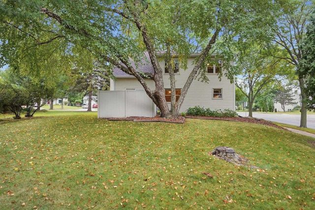 2 Cottonwood Circle, Madison, WI 53704