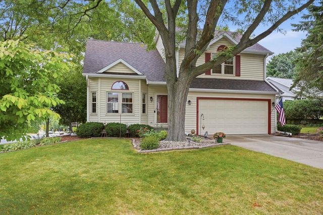 2 Cottonwood Circle, Madison, WI 53704