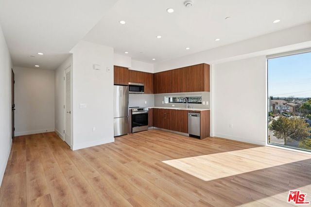 10431 Santa Monica Boulevard 606, Los Angeles, CA 90025