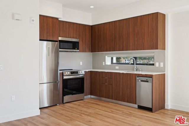 10431 Santa Monica Boulevard 606, Los Angeles, CA 90025