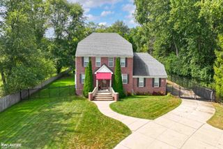 2770 Hickory Lawn Road, Rochester Hills, MI 48307