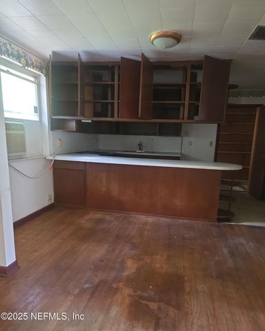 2124 LAKE WEIR Avenue, Jacksonville, FL 32210