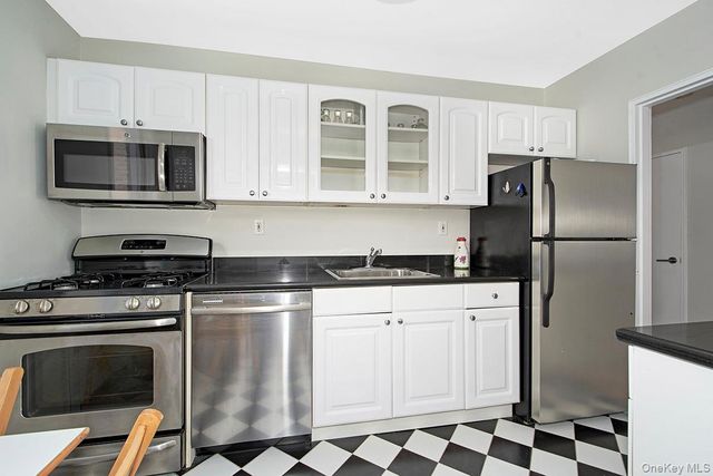 110 Lawn Terrace 2H, Mamaroneck, NY 10543