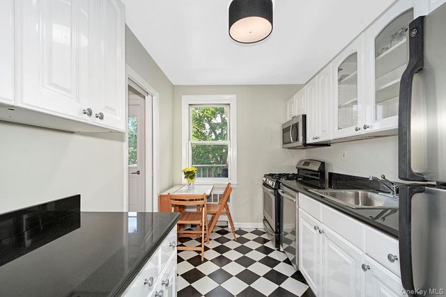 110 Lawn Terrace 2H, Mamaroneck, NY 10543