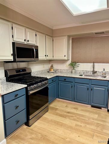 22 Shadow Creek Drive, St Peters, MO 63376