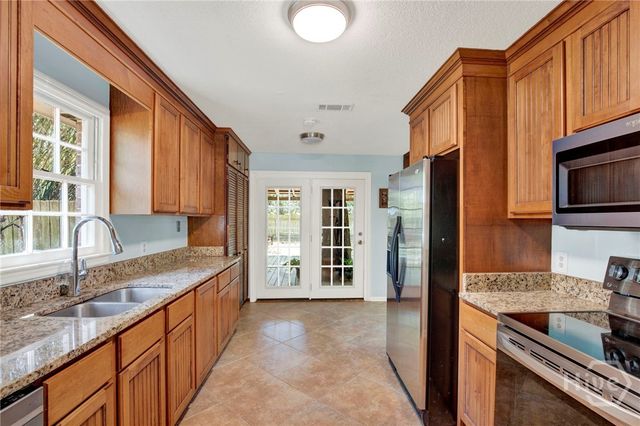 157 Hampshire Road, Savannah, GA 31410