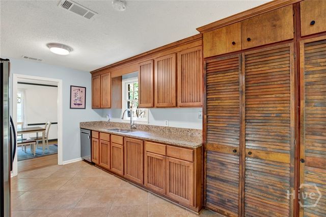 157 Hampshire Road, Savannah, GA 31410