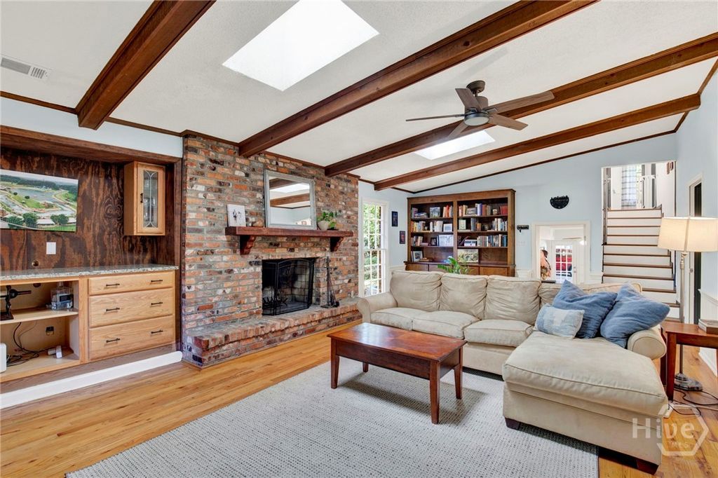Image 10 of property listing at 157 Hampshire Road, Savannah, GA 31410
