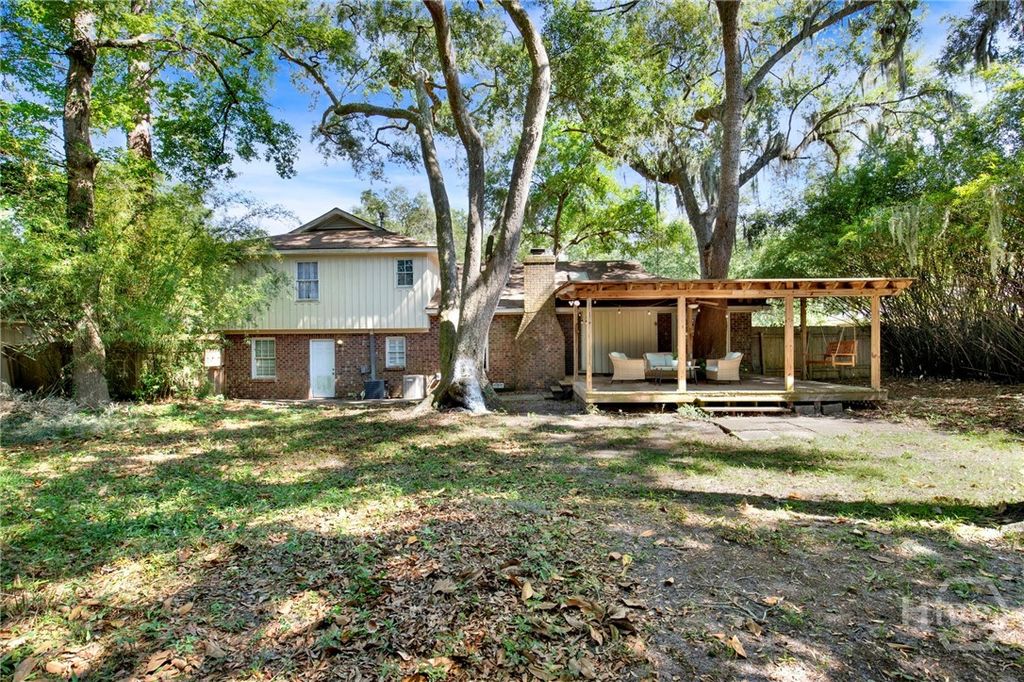 Image 17 of property listing at 157 Hampshire Road, Savannah, GA 31410