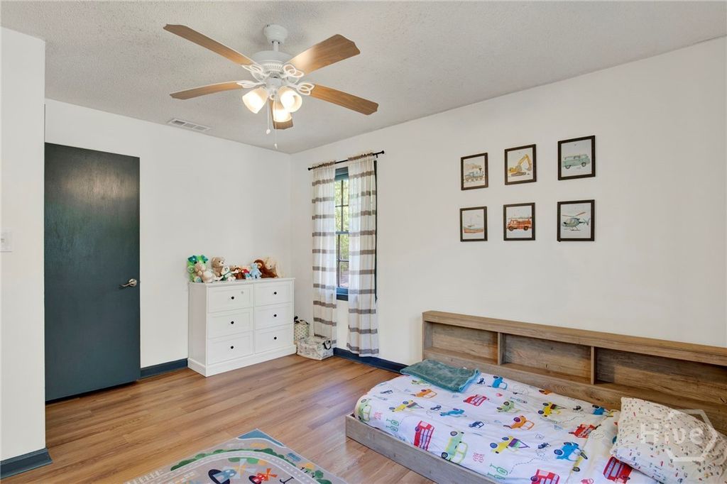 Image 20 of property listing at 157 Hampshire Road, Savannah, GA 31410