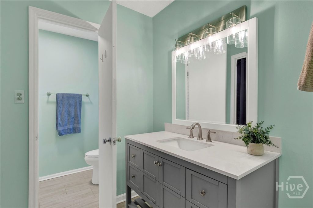 Image 23 of property listing at 157 Hampshire Road, Savannah, GA 31410