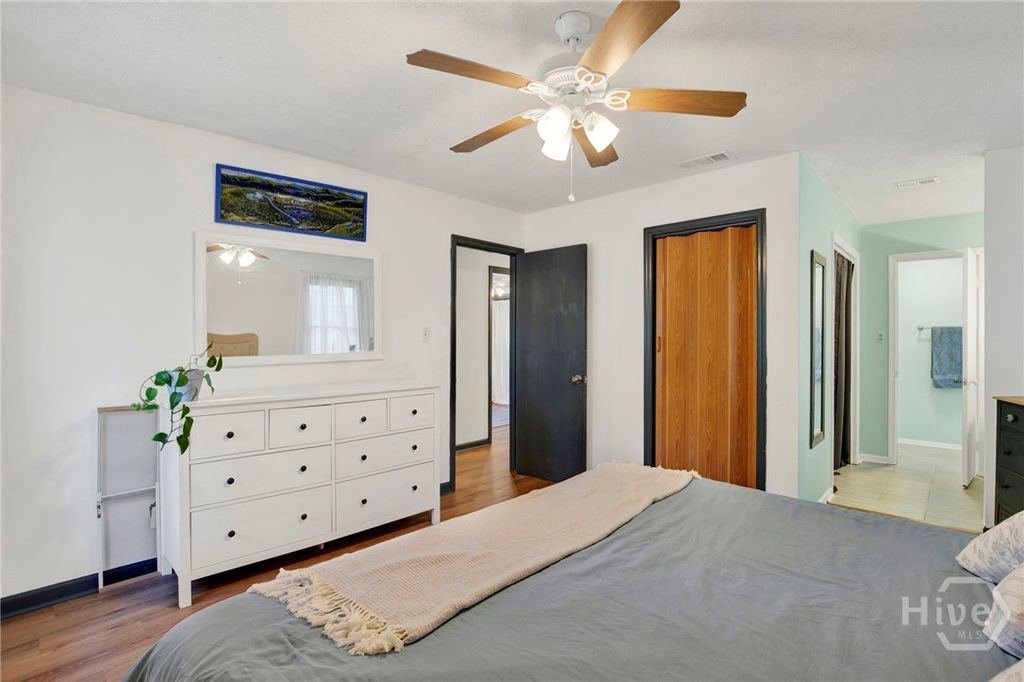 Image 24 of property listing at 157 Hampshire Road, Savannah, GA 31410
