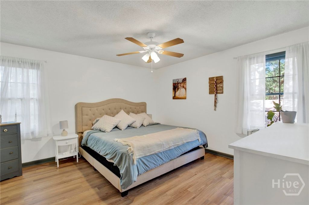 Image 25 of property listing at 157 Hampshire Road, Savannah, GA 31410