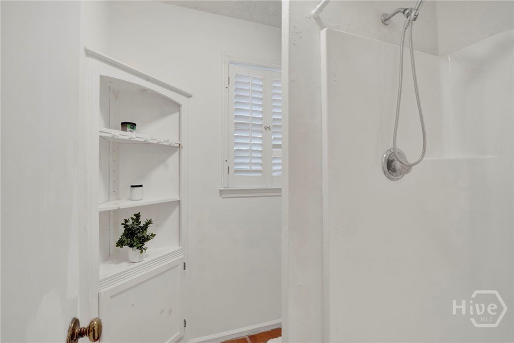 Image 31 of property listing at 157 Hampshire Road, Savannah, GA 31410