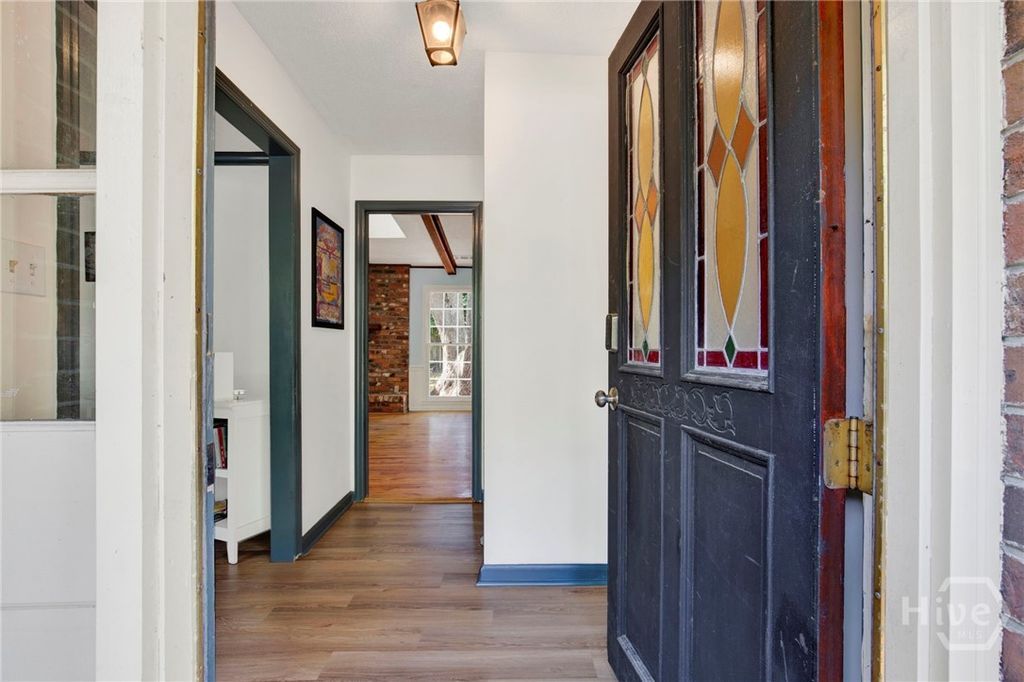 Image 4 of property listing at 157 Hampshire Road, Savannah, GA 31410