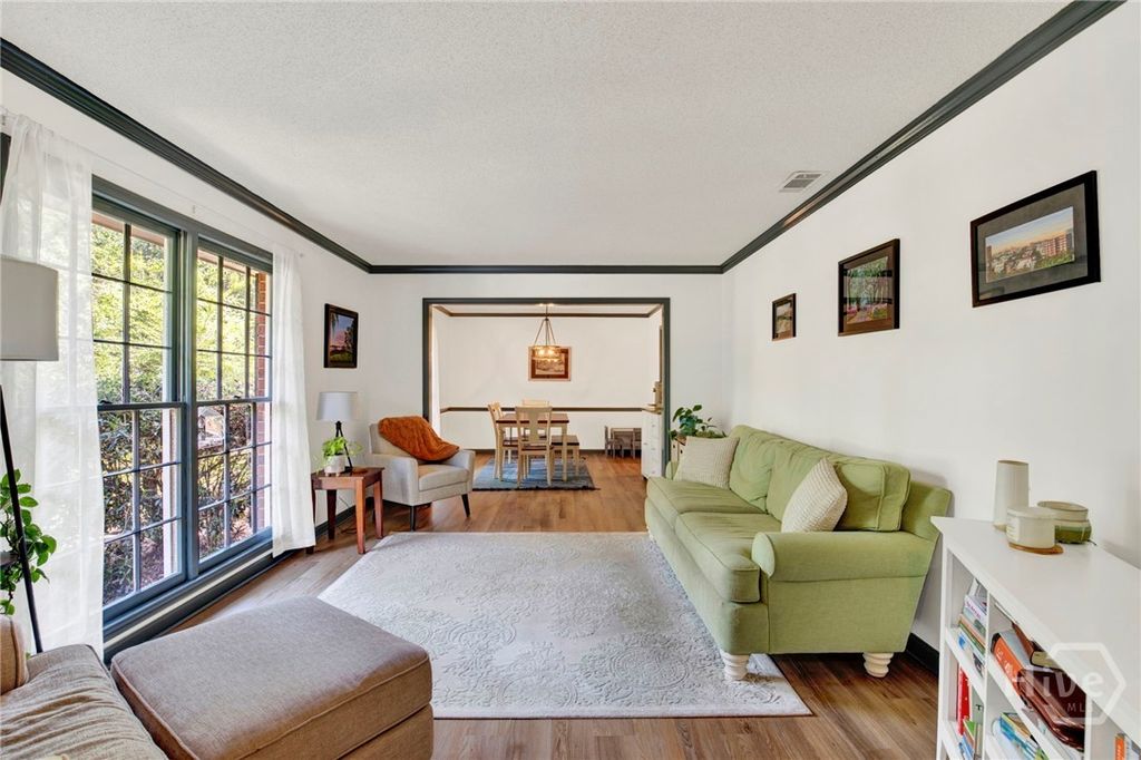 Image 5 of property listing at 157 Hampshire Road, Savannah, GA 31410