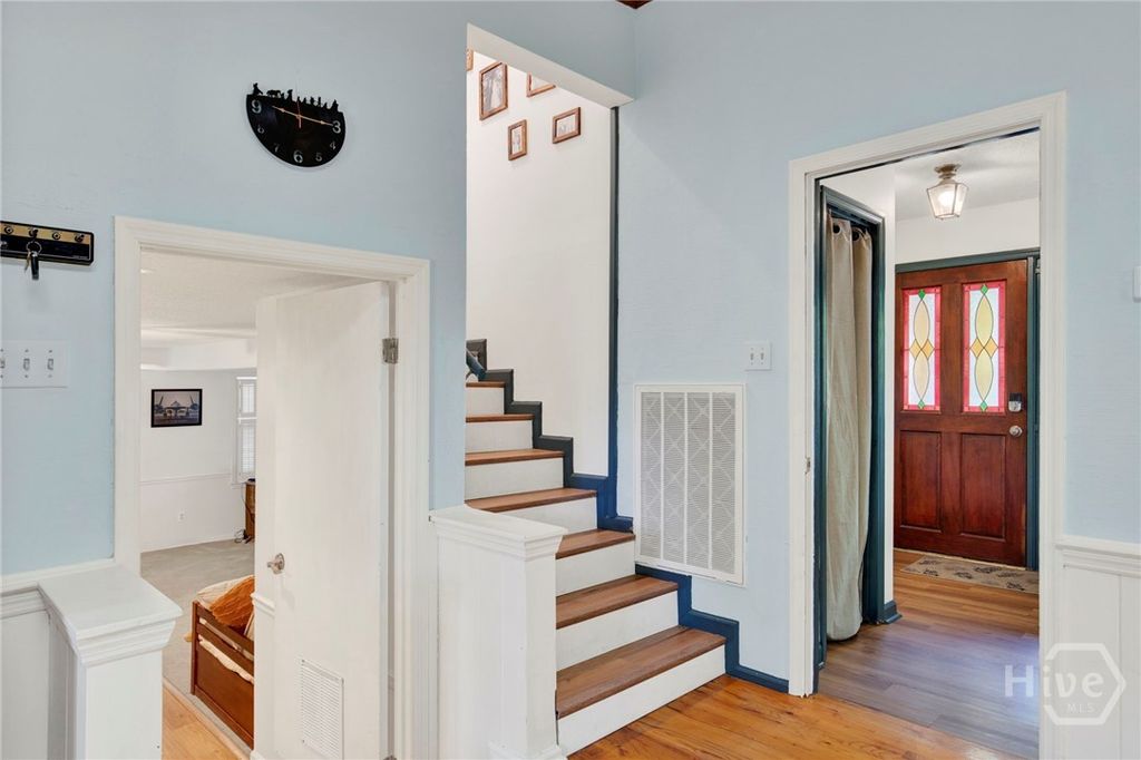 Image 8 of property listing at 157 Hampshire Road, Savannah, GA 31410