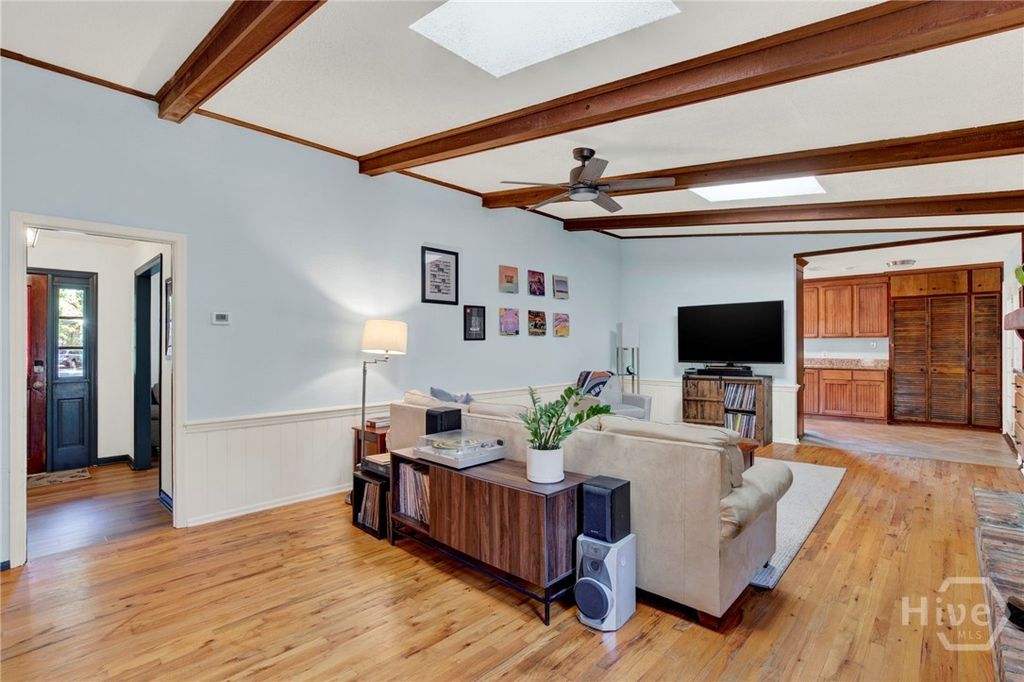 Image 9 of property listing at 157 Hampshire Road, Savannah, GA 31410