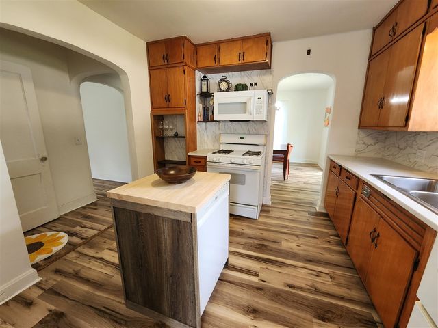 2815 Whittier Drive, Kalamazoo, MI 49001
